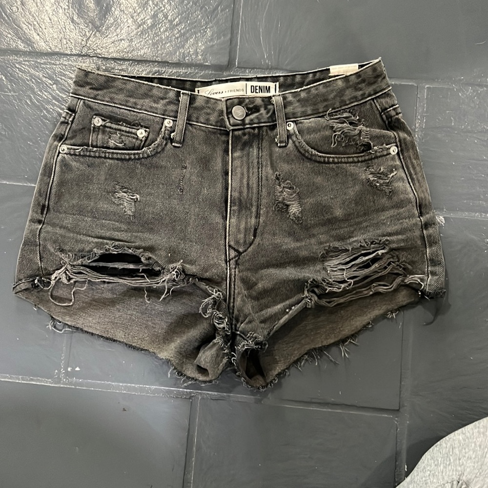 Lovers + Friends distressed light black short